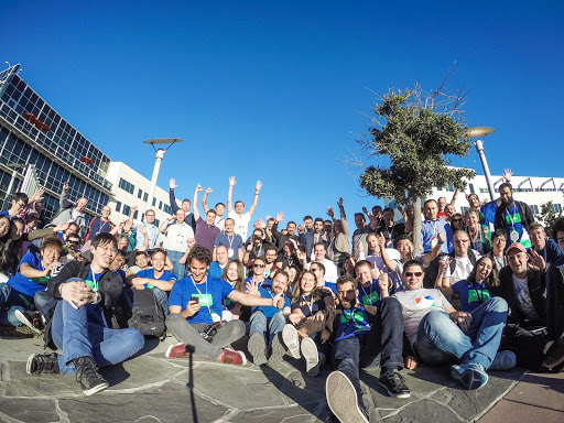 Group photo of the Webmaster Top Contributor community and the Google Webmaster Relations team